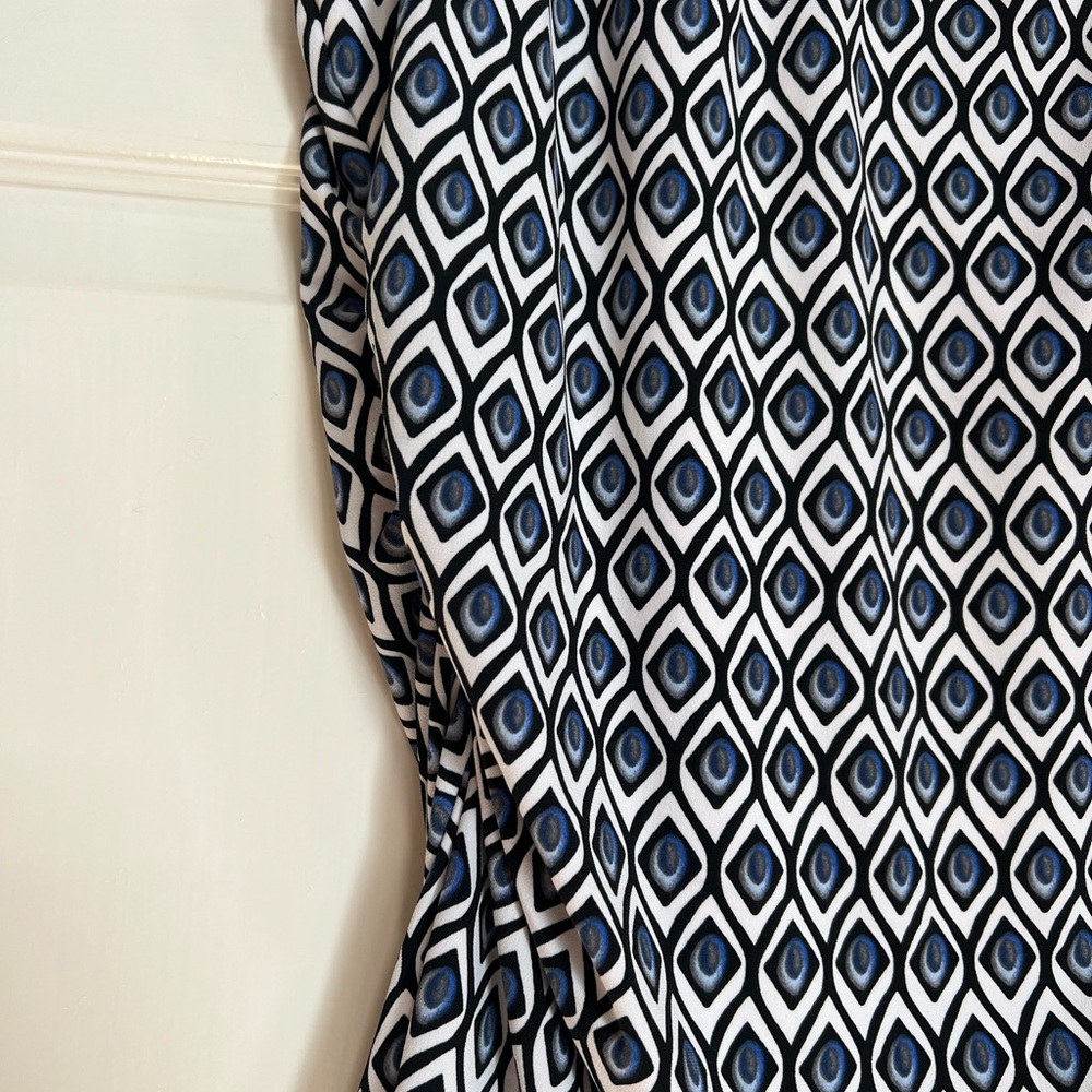 White House Black Market Sleeveless Womens Blouse Size Medium NWOT - Picture 4 of 7